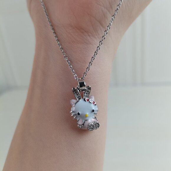 Very Cute Hello Kitty Necklace - Picture 5 of 6